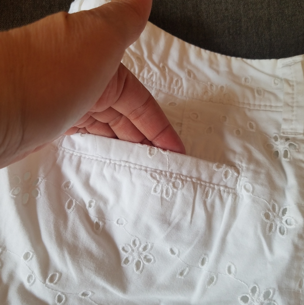Bright White Eyelet Embroidered Shorts Size 4 - Picture 8 of 14